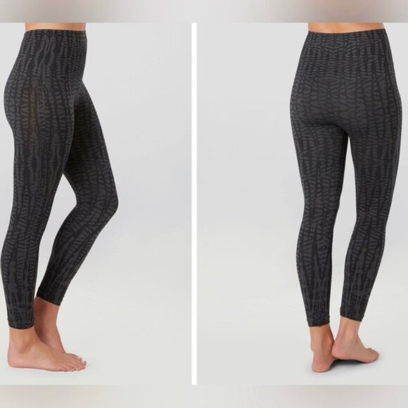 SPANX Pants - Spanx Look at Me Now Seamless Cropped Leggings Small